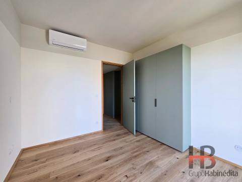 Apartamento T3. Cobertura. Boavista.