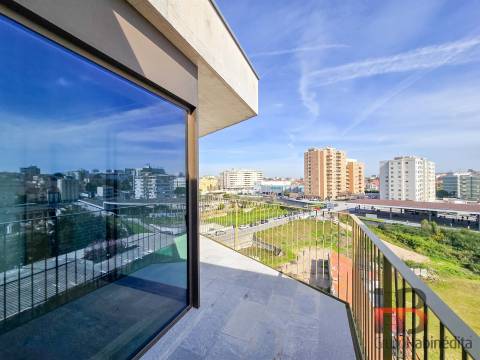 Apartamento T3. Cobertura. Boavista.