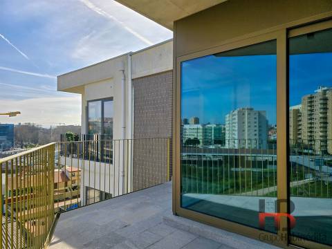 Apartamento T3. Cobertura. Boavista.