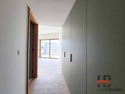Apartamento T3. Cobertura. Boavista.