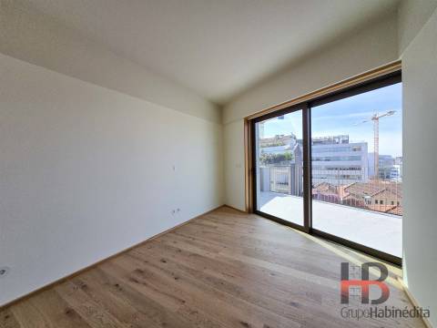 Apartamento T3. Cobertura. Boavista.