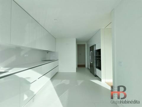 T4 de Luxo no Natura – Jardins da Efanor &#124; Último Piso com Terraço