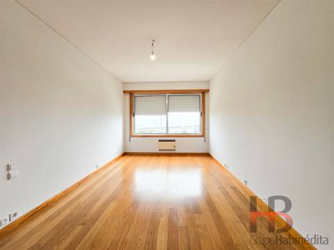 Apartamento T3 Arrendamento em Aldoar, Foz do Douro e Nevogilde,Porto