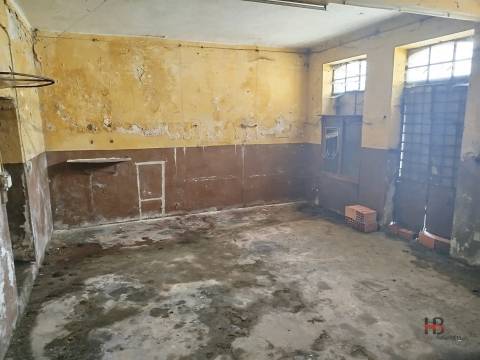 Moradia para Restaurar T5 Venda em Vila de Cucujães,Oliveira de Azeméis