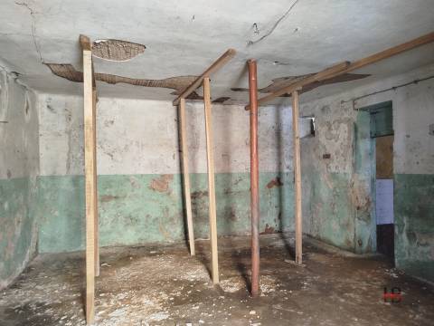 Moradia para Restaurar T5 Venda em Vila de Cucujães,Oliveira de Azeméis