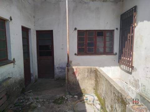 Moradia para Restaurar T5 Venda em Vila de Cucujães,Oliveira de Azeméis