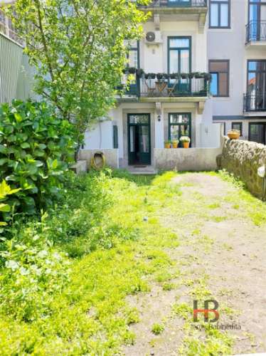 Apartamento T0+1 com Jardim e Logradouro no Centro do Porto