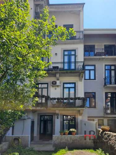 Apartamento T0+1 com Jardim e Logradouro no Centro do Porto
