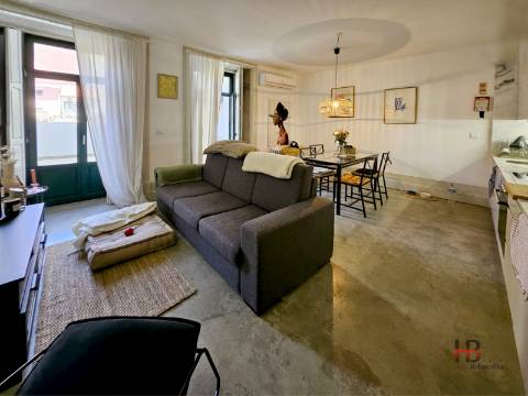 Apartamento T0+1 com Jardim e Logradouro no Centro do Porto