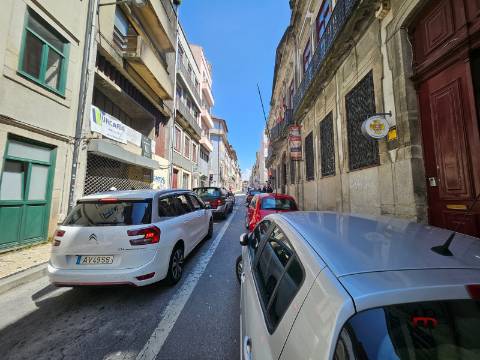 Apartamento T0+1 com Jardim e Logradouro no Centro do Porto