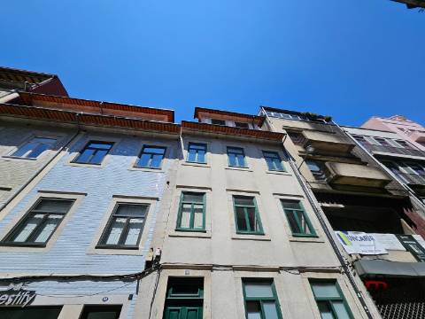 Apartamento T0+1 com Jardim e Logradouro no Centro do Porto
