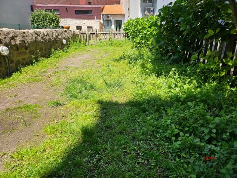 Apartamento T0+1 com Jardim e Logradouro no Centro do Porto