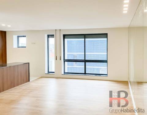 Apartamento T4 Venda em Cedofeita, Santo Ildefonso, Sé, Miragaia, São Nicolau e Vitória,Porto