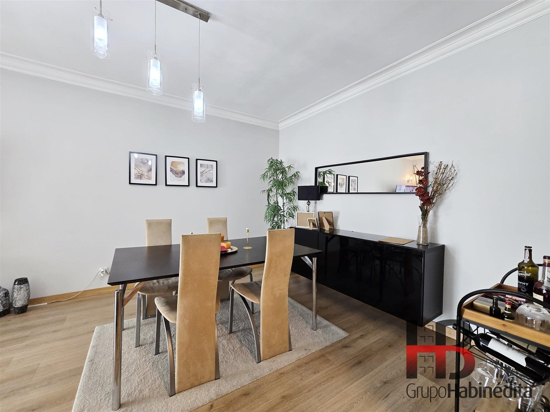 Apartamento T2 Remodelado com Varandas e Garagem em Valbom – Gondomar