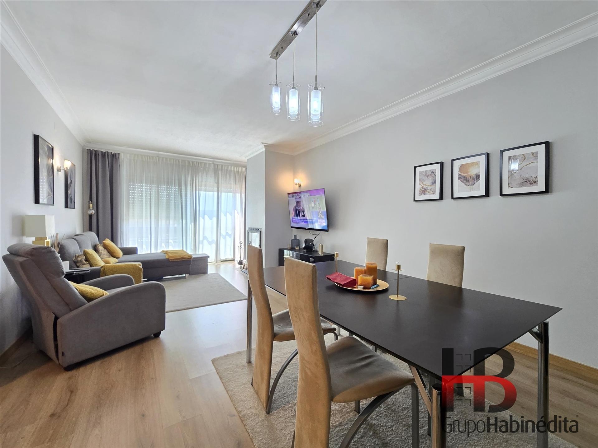 Apartamento T2 Remodelado com Varandas e Garagem em Valbom – Gondomar