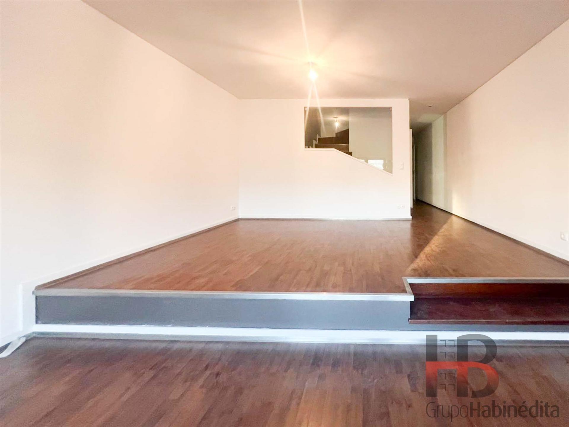 Apartamento T2 DUPLEX Arrendamento em Madalena,Vila Nova de Gaia