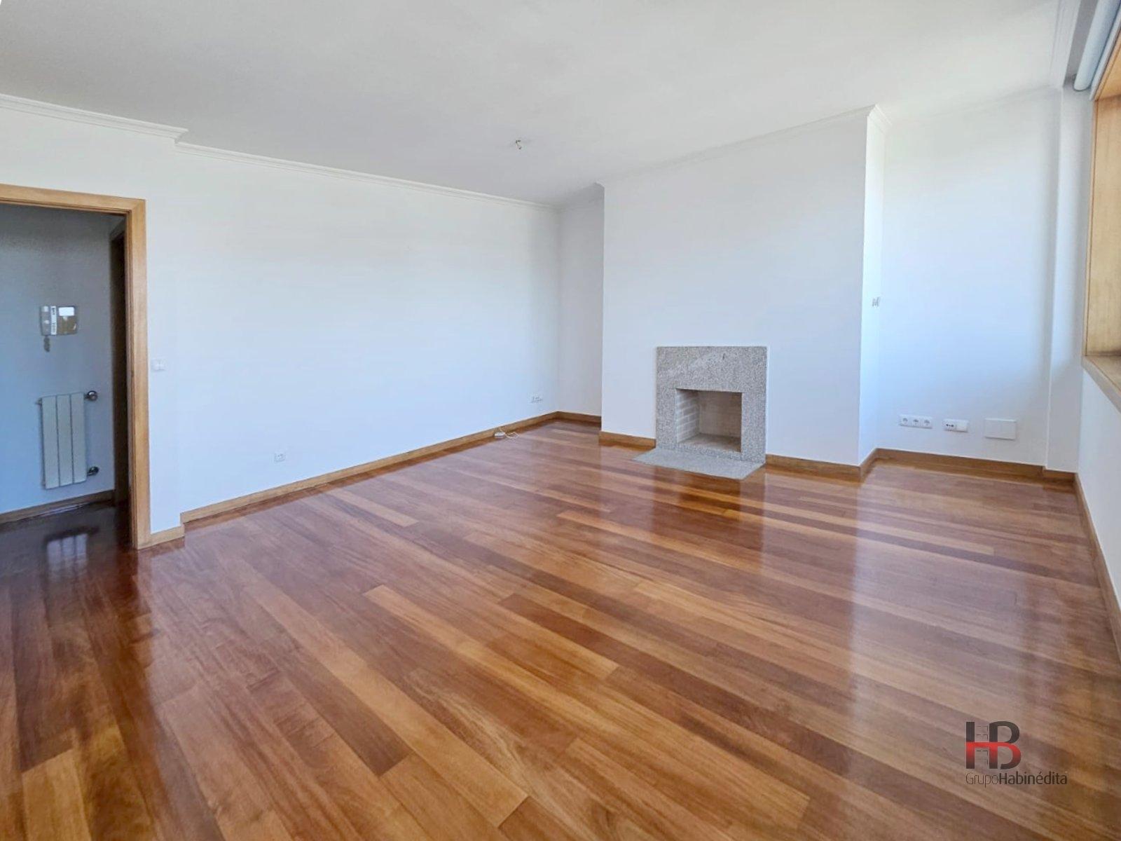 Apartamento T1 no 19.º piso em Leça da Palmeira com garagem, jardim e piscina