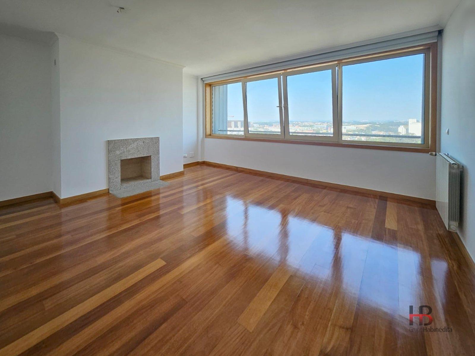 Apartamento T1 no 19.º piso em Leça da Palmeira com garagem, jardim e piscina