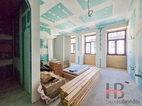 Estúdio na Baixa do Porto com garagem box.