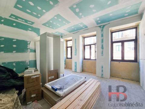 Estúdio na Baixa do Porto com garagem box.