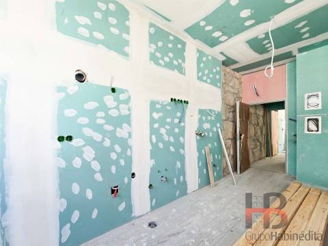 Estúdio na Baixa do Porto com garagem box.