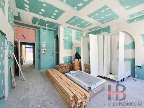 Estúdio na Baixa do Porto com garagem box.