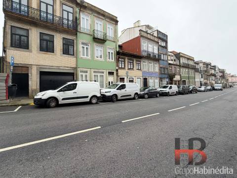 Estúdio no Porto com jardim privativo.