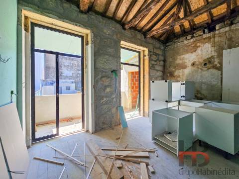 Estúdio no Porto com varanda.