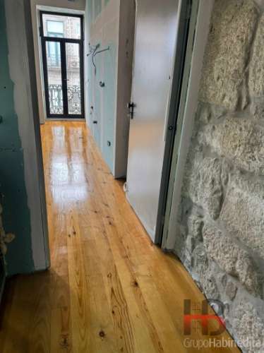 Estúdio no Porto com varanda.