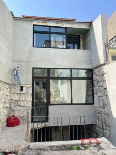 Estúdio no Porto com varanda.