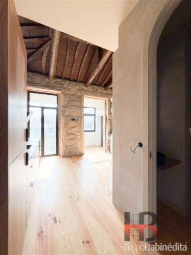 Estúdio no Porto com varanda.