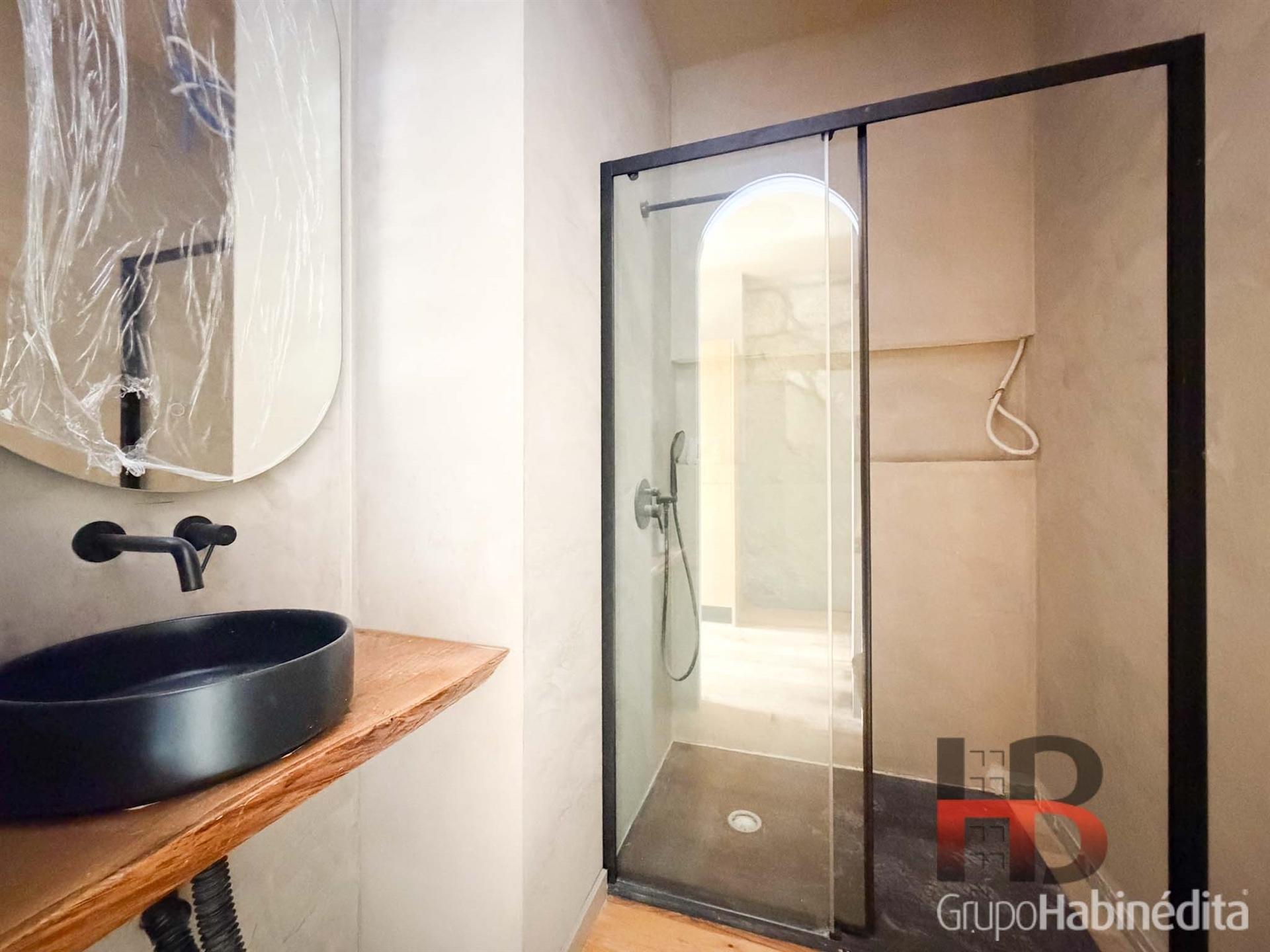 Estúdio no Porto com varanda.