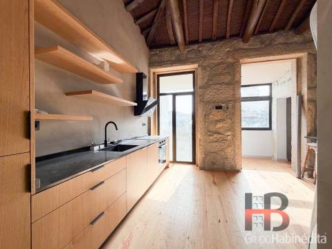 Estúdio no Porto com varanda.