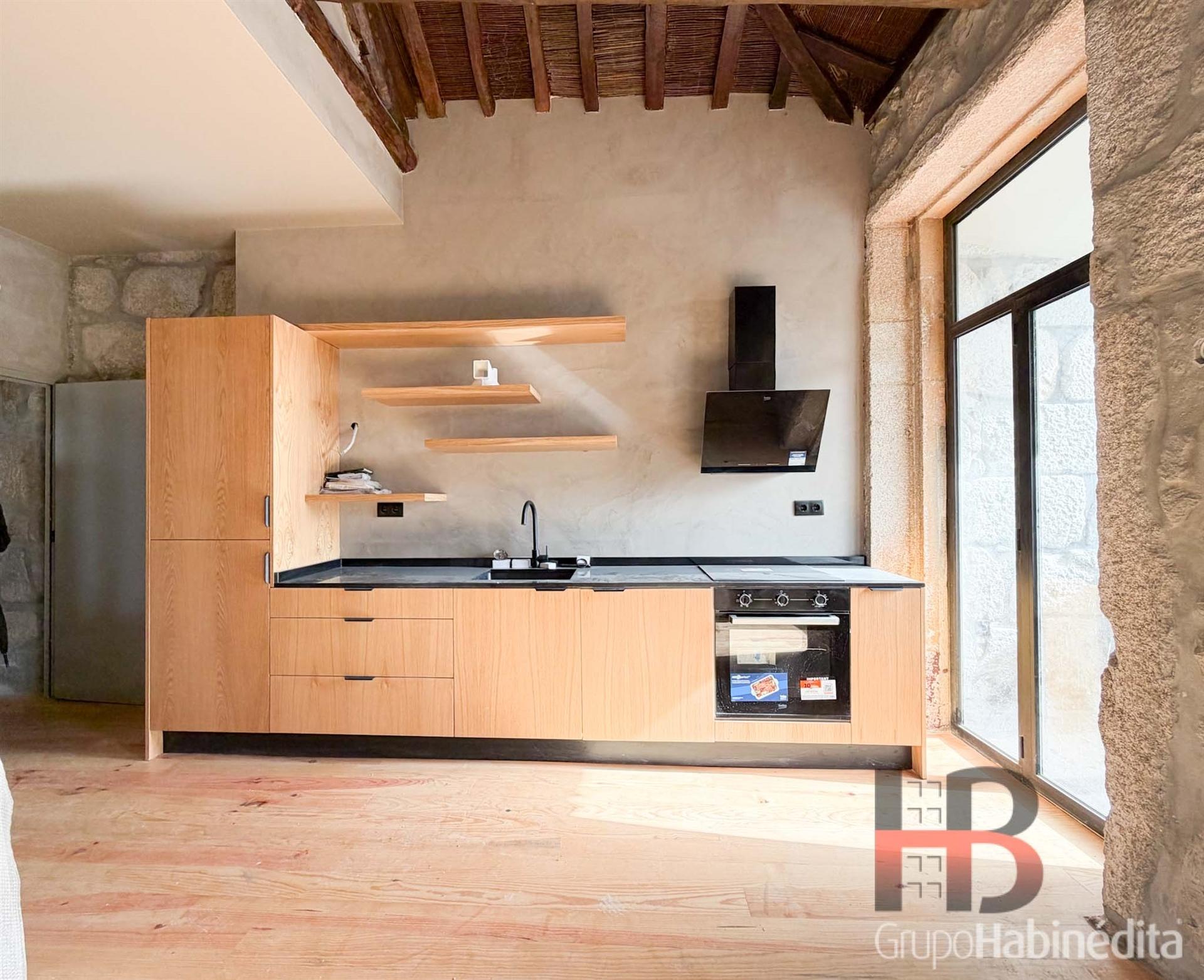 Estúdio no Porto com varanda.