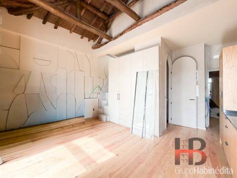 Estúdio no Porto com varanda.