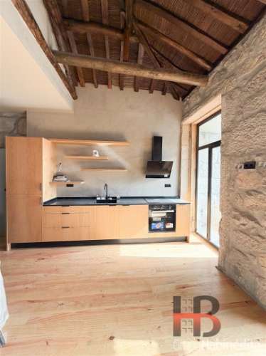 Estúdio no Porto com varanda.