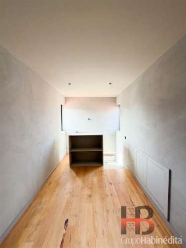 Estúdio no Porto com varanda.