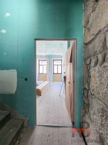 Estúdio no Porto com varanda e arrumo.