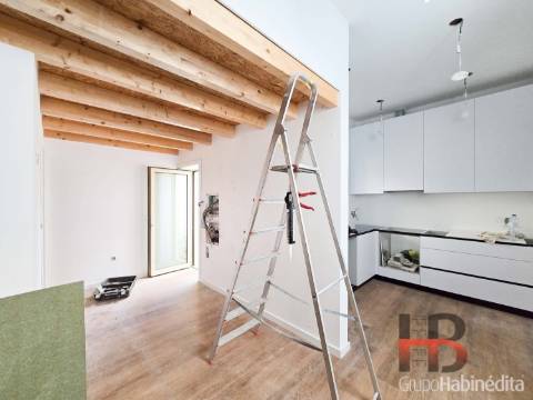 Moradia T1 com Mezanino e Terraço Privativo - Paranhos / Areosa