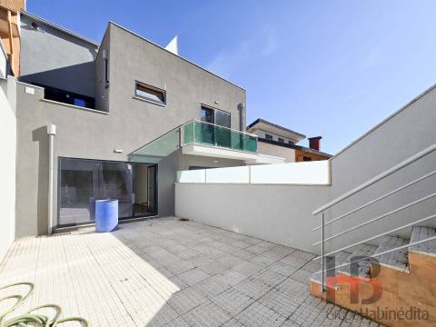 Moradia Geminada T3 Venda em Mafamude e Vilar do Paraíso,Vila Nova de Gaia