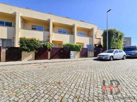 Moradia Geminada T3 Arrendamento em Gulpilhares e Valadares,Vila Nova de Gaia