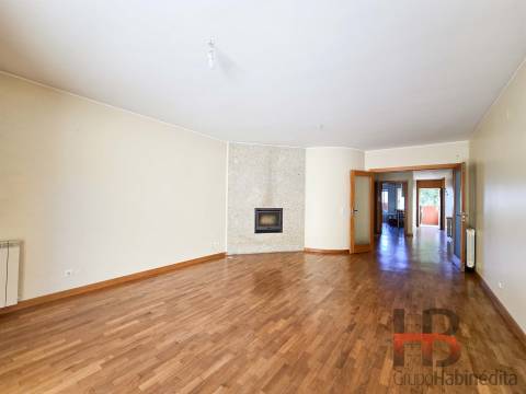 Moradia Geminada T3 Arrendamento em Gulpilhares e Valadares,Vila Nova de Gaia