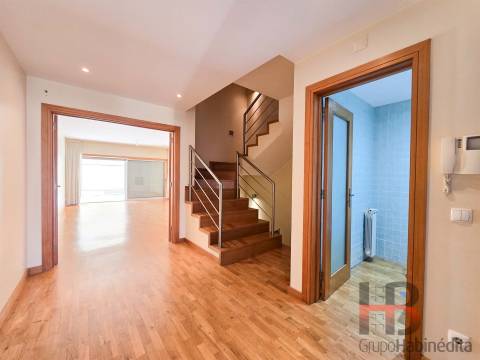 Moradia Geminada T3 Arrendamento em Gulpilhares e Valadares,Vila Nova de Gaia