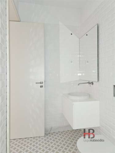 Apartamento T0 na Baixa do Porto | Reabilitação Urbana com Elegância e Modernidade