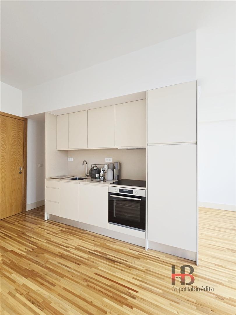 Apartamento T0 na Baixa do Porto | Reabilitação Urbana com Elegância e Modernidade
