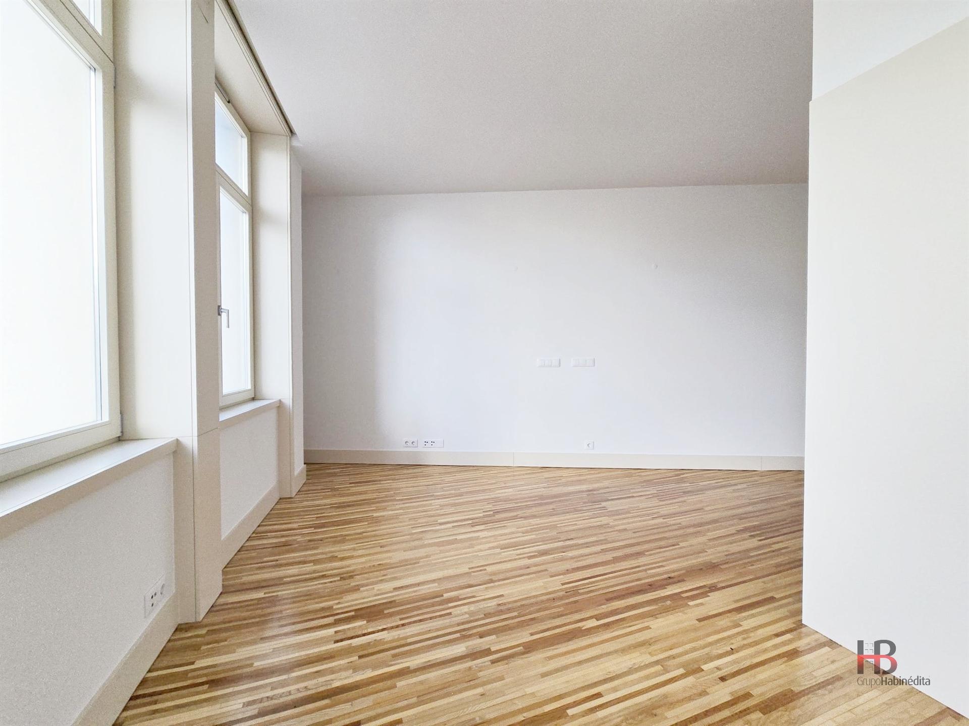 Apartamento T0 na Baixa do Porto | Reabilitação Urbana com Elegância e Modernidade