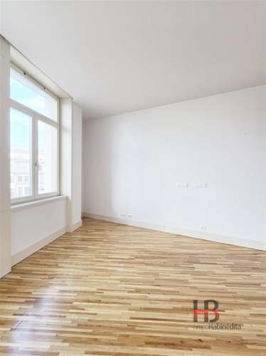 Apartamento T0 na Baixa do Porto | Reabilitação Urbana com Elegância e Modernidade