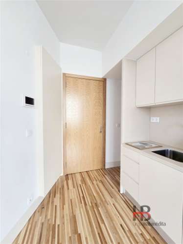 Apartamento T0 na Baixa do Porto | Reabilitação Urbana com Elegância e Modernidade