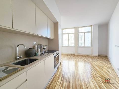 Apartamento T0 na Baixa do Porto | Reabilitação Urbana com Elegância e Modernidade