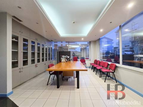 Loja  Venda em Gondomar (São Cosme), Valbom e Jovim,Gondomar